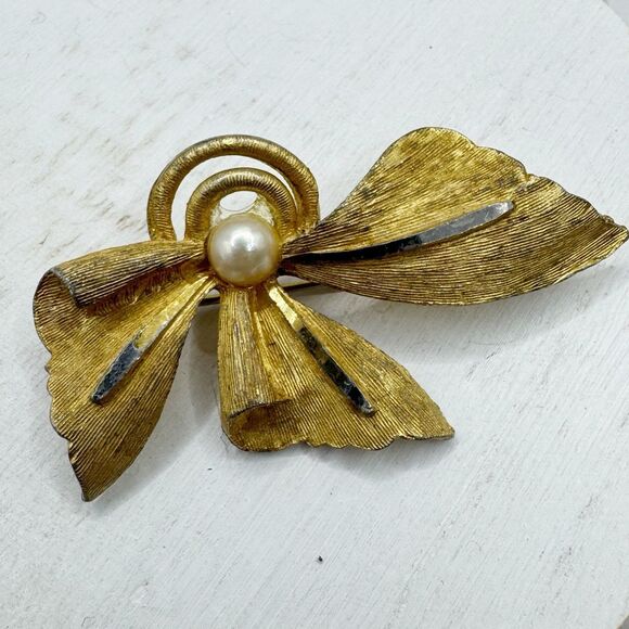 BSK Vintage MCM Textured Gold Tone Pearl Flower Brooch Pin Modernist - Picture 5 of 13